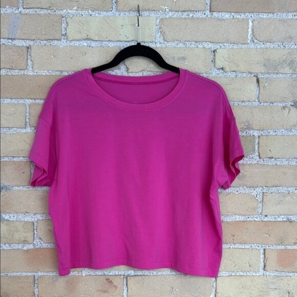 Lululemon Pink Cropped T-Shirt - Picture 1 of 3